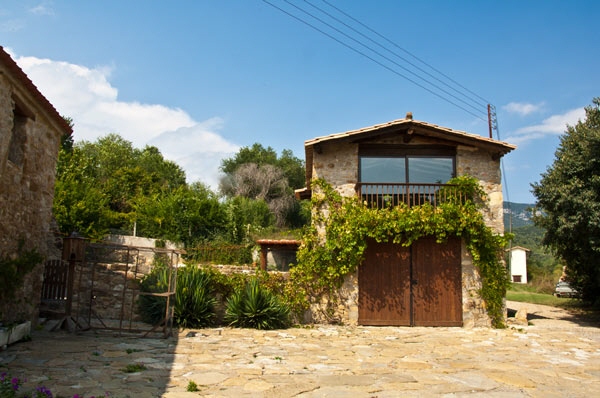 Seitenansicht auf die Masia in Besalú