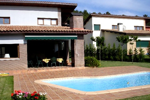 Aussenansicht des Hauses bei Girona mit Pool