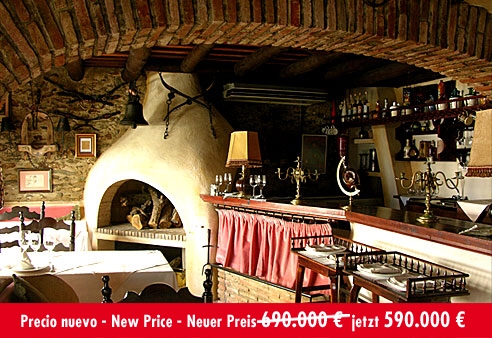 Bar und Kamin im Restaurant in Roses