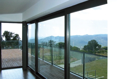 Blick durch die grosse Fensterfront