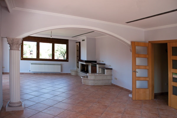 Geräumiges Wohnzimmer