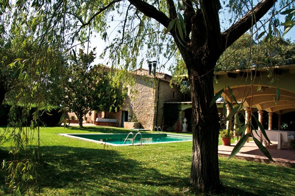Garten mit Pool der Masia in Ordis