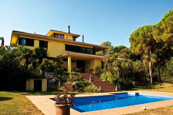 Villa in Navata zum Kauf