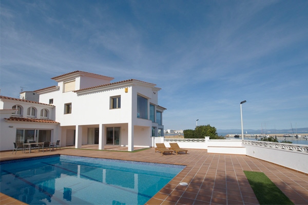 Einer der Beiden Pools der Villa