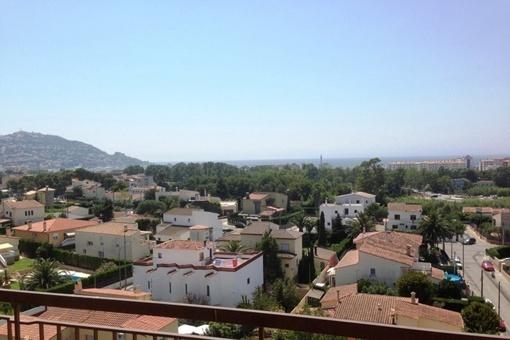 Gemütliche Wohnung mit phänomenalem Ausblick bis zum Meer in Roses